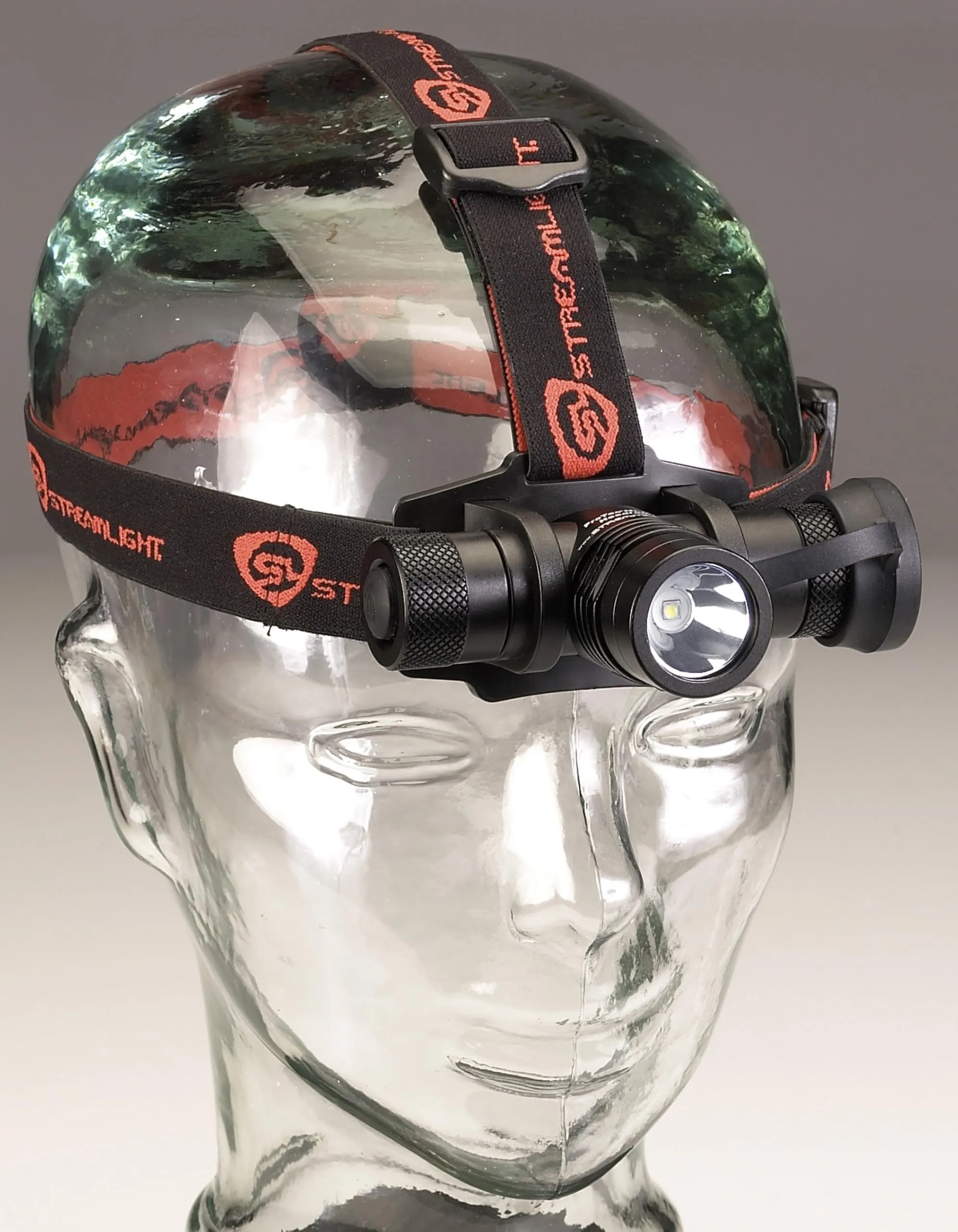 Streamlight 68202 4AA ProPolymer LED, Flashlight with Batteries